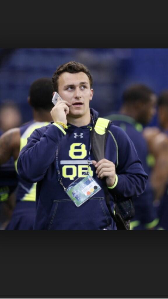 teeej7224's tweet photo. Johnny Manziel be like "yeah I need to sign up for classes in the Fall..." 😂😂 http://t.co/hTpGeaQkQv