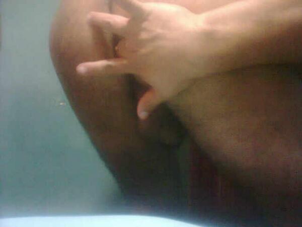 Daniela77398272's tweet photo. El dedo no me satisface como un pene de 22cm qiiien me ayuda http://t.co/485O3VnZbu
