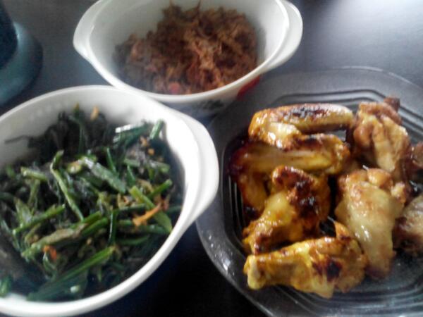 chektiii's tweet image. Yummy..#sambaltomato #sayormidin #ayamberempah...hoho..selamat menjamu selera..:)