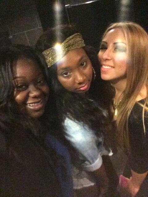 tyaniacheryle's tweet photo. Selfies with these gorgeous ladies @JJamilia @_JessiVanessa http://t.co/y6nt18aZ74