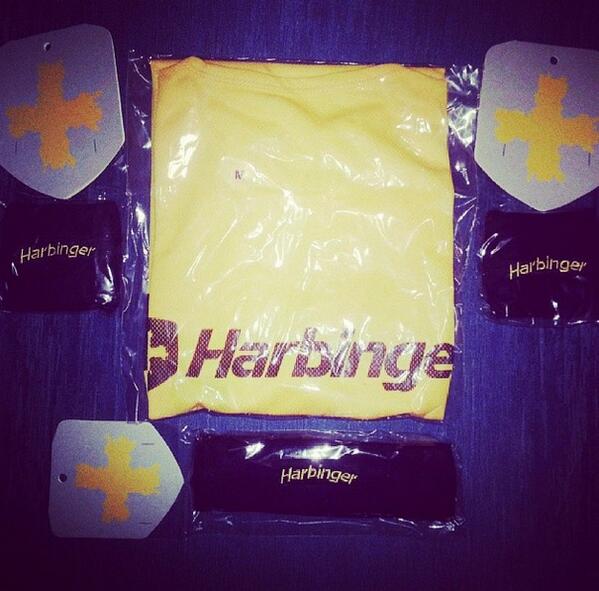 EstandoEnForma's tweet photo. ¿Te quieres ganar este excelente kit cortesía de @HarbingerSport? Mañana lo sortearemos, haz RT y participa! http://t.co/A93aYmKLUq
