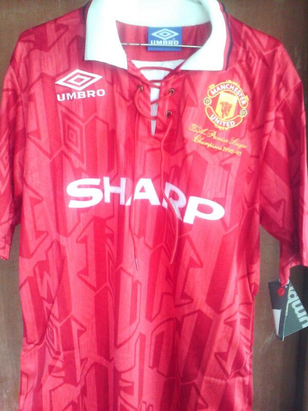 jerseyretroyog's tweet photo. Ada yg suka jersey MU retro yg ini ? Minat hub 085645300935 http://t.co/BlMnsd5Tog