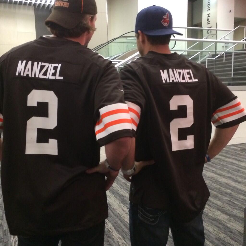 BnKe0MNCQAAQQEK.jpg:large