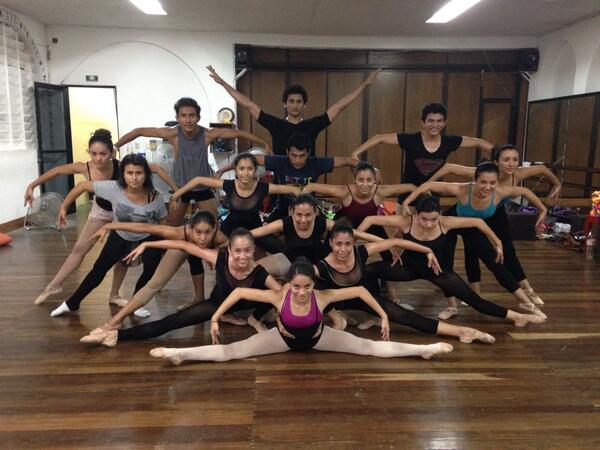 anarosadanza's tweet photo. Ensayo HUAPANGO de Moncayo a cargo de mtra leslieG. Gala de ballet con la @OSCAM_ este 10 de mayo. @CulturaCampeche http://t.co/fpK8QV3aJa