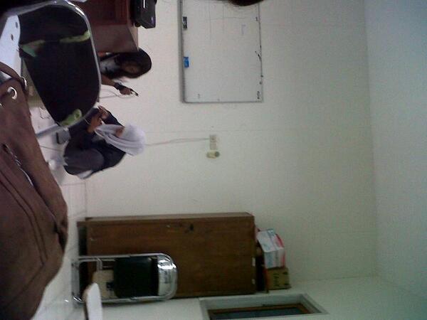 CAkt25's tweet photo. Pen boker tapi takut casannya di ambil @ramramsiti @riZztii :p http://t.co/ESbWOg46VL