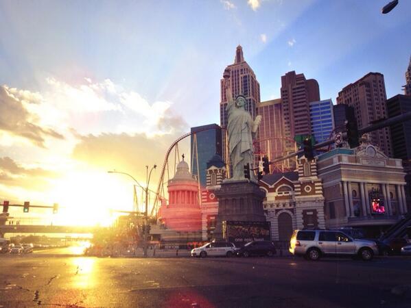 MGMGrand's tweet photo. Who is on their way to Las #Vegas? Just checking...#love #Amazing #beautiful http://t.co/q2gXSNcX6M