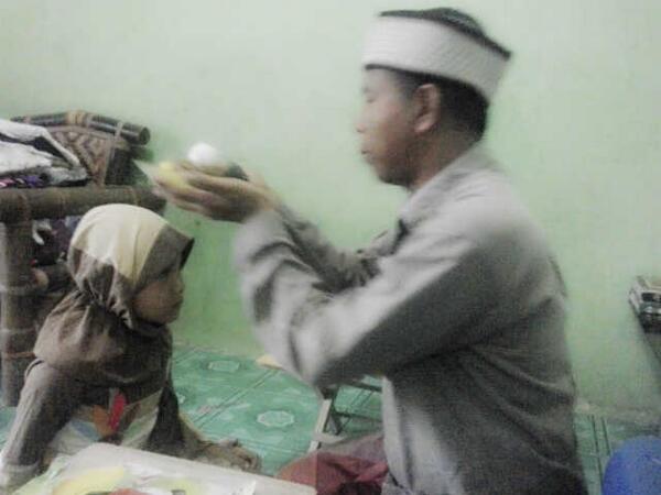 Zuan_Lubis's tweet photo. Slamat anak ayah naek alqur'an.. http://t.co/ETqQwJF9PK
