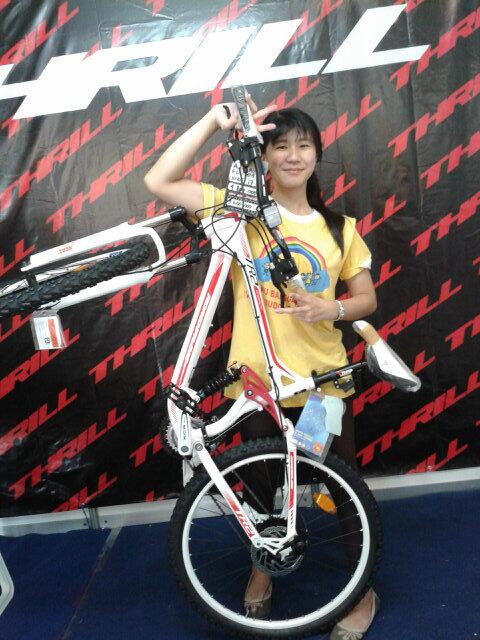 Stella (@ciaapon) on Twitter photo #ThrillMeUp Pose w/ awesome bicycle yiha~ @thrill_bicycle <a href="/cr0salie/">Cynthia R, L</a> <a href="/gabriellaBla/">gabriella widarta</a> @MettaMini RT this pic if u agree! #ThrillMeUp Pose w/ awesome bicycle yiha~ @thrill_bicycle <a href="/cr0salie/">Cynthia R, L</a> <a href="/gabriellaBla/">gabriella widarta</a> @MettaMini RT this pic if u agree!