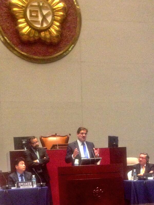 KalameGhalib's tweet image. Mobile Apps for MP&apos;s of the National Assembly of Chile @RamonFarias presenting at #wepc2014. All MP&apos;s have tablets.