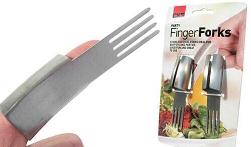 NinnyBakes's tweet photo. “@eliistender10: What the hell! http://t.co/CggsrSPnTA” @karaheward the solution to eating with their fingers!