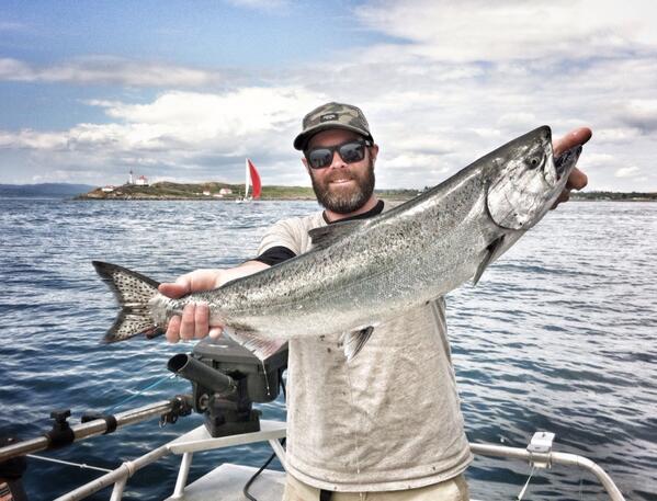 OakBayJohnny's tweet photo. Sorry you weren't here #fishing in #yyj today @quiethandfilms http://t.co/DQoXGd62CX