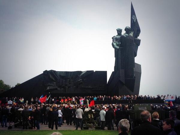 AlferovaYulya's tweet photo. Киев Донецку не указ! 
#Донецк #9мая #ДеньПобеды http://t.co/xUdLZj2omX