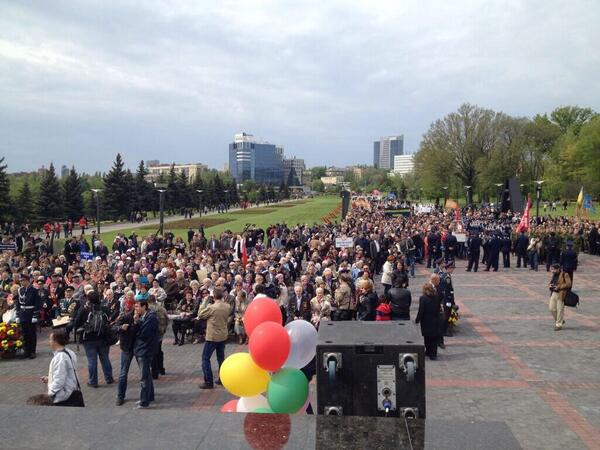 AlferovaYulya's tweet photo. Киев Донецку не указ! 
#Донецк #9мая #ДеньПобеды http://t.co/xUdLZj2omX