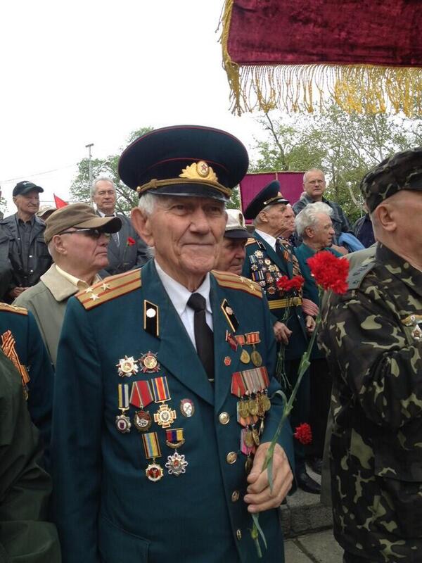 AlferovaYulya's tweet photo. Одесса, с Днем Великой Победы!!!
УРА! УРА! УРА! 
СПАСИБО!!!
#9мая #ДеньПобеды #Одесса http://t.co/3m729Viu9f