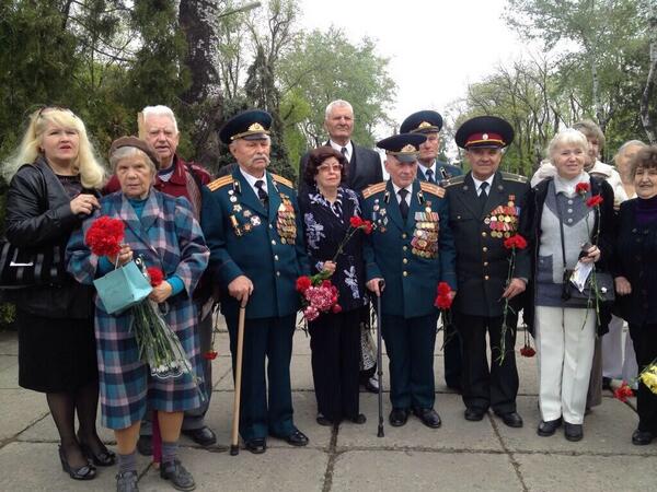 AlferovaYulya's tweet photo. Одесса, с Днем Великой Победы!!!
УРА! УРА! УРА! 
СПАСИБО!!!
#9мая #ДеньПобеды #Одесса http://t.co/3m729Viu9f