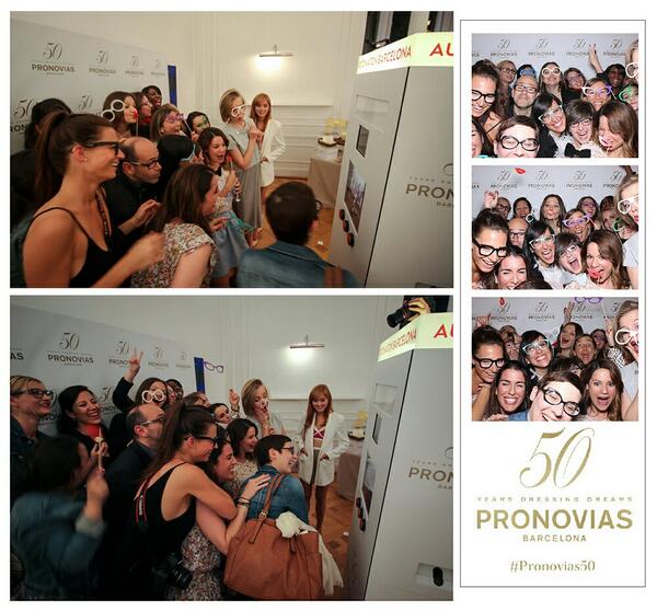 QuieroUnaBoda's tweet photo. "@fotomatonbcn: Incríble noche la de ayer en bloggers night out de #pronovias50 #16sonrisas #fotomatonbcn http://t.co/7BBtbquTBw" Q risas!!!