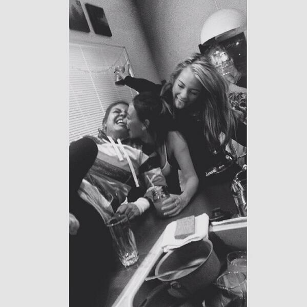 jrolllll's tweet image. Sooo technically single for 6 days cuz my boyfriends are leaving me for vegas, #21AF @aliciaasmithh @rm_high :( ❤️