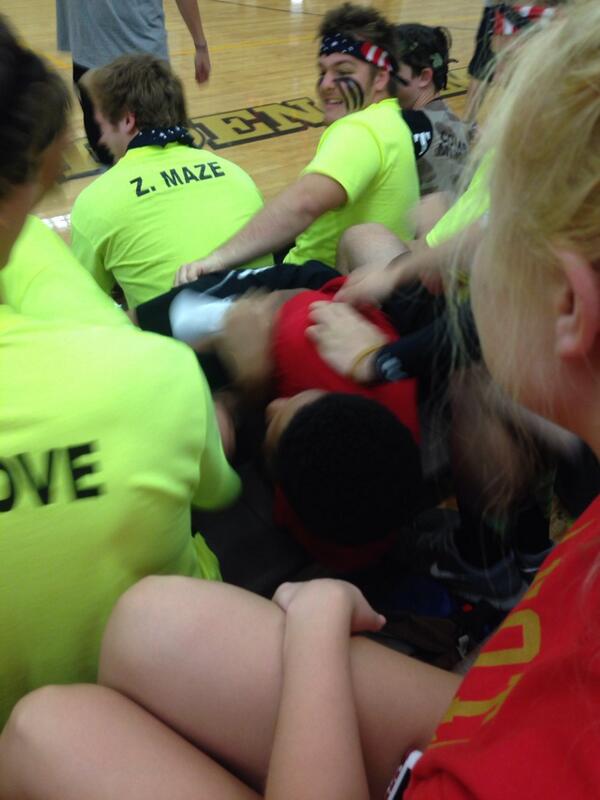 SPRING_SANITY's tweet photo. They're attacking him! Do I sense jealousy???? http://t.co/U0UQIKuJa4