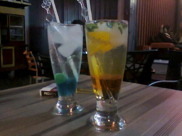 usy_chuvstva's tweet photo. Soda galau VS es sendu,mana faforitmu? @JECO_jember @jembercoret http://t.co/mDIUrnf01Q