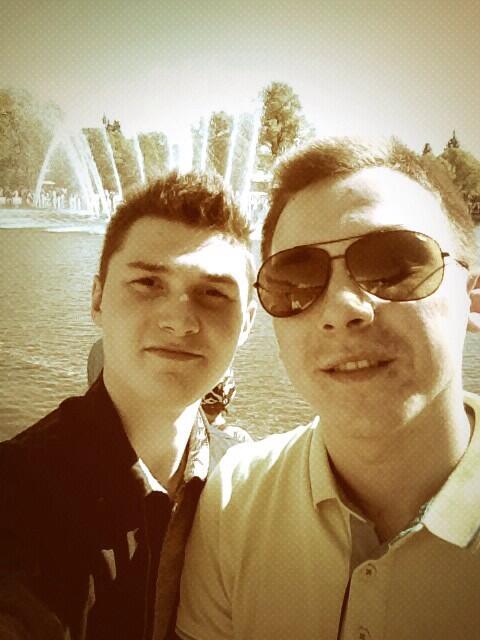 UnstoppGarik's tweet photo. Фонтаним с Левкой ;)
@Lev000Vodka http://t.co/2t36nBbjF1