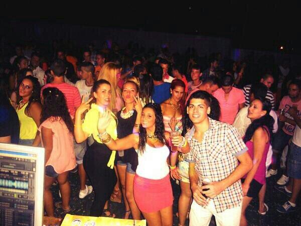 daisanM's tweet photo. Recordáis la #FluorParty ?? #Verano #Fiesta #Amigos 

Abra que hacer otra no? http://t.co/d2m3ztvwCq