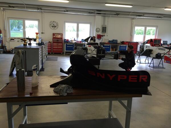 LouisDeletraz's tweet image. Cleaning the car with Timo and Christian @JKaufmannRacing workshop after a wet test day in Spa! #cleanandfast