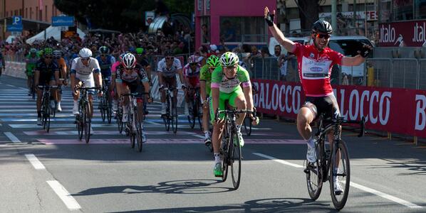 BBCnireland's tweet photo. Catch the live action of the #Giro and the peleton's visit earlier in the day to county Armagh. 14.30 BBC Two NI http://t.co/98UfbRfpLm