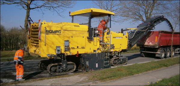 nvdebruycker's tweet photo. Company Adiel Maes (Belgium) test and buys a new cold milling machine BOMAG BM 2000/60 ! http://t.co/HE6j9rpXlv http://t.co/j565CF45K9