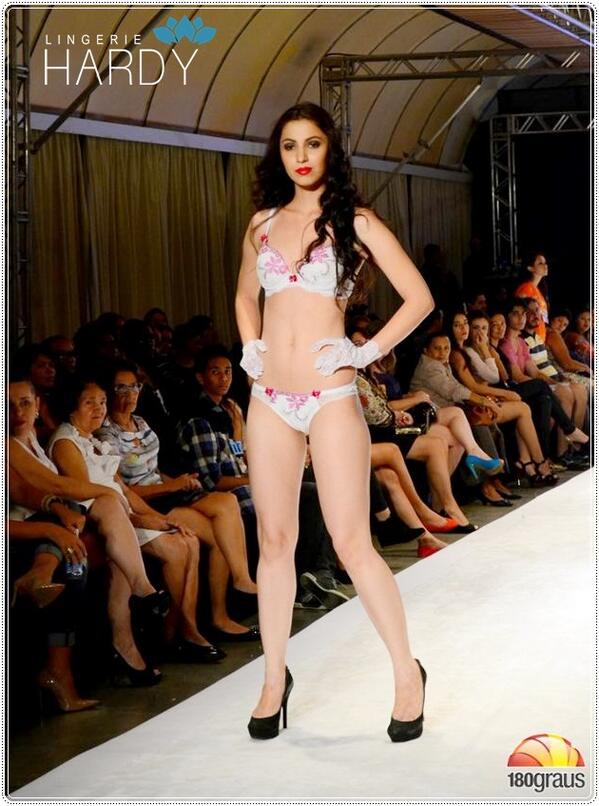 HARDYLINGERIE's tweet photo. Desfile Piauí Fashion Week 2014   #HardyÉsóSucesso #SouMaisHardy #AdoroHardy http://t.co/niPAz5Lnjw http://t.co/zOk9rQPMPf