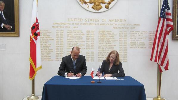 #EEUU y #Gibraltar firman acuerdo intergubernamental en relacion a obligaciones fiscales. BnMRTeSCEAEdAPh