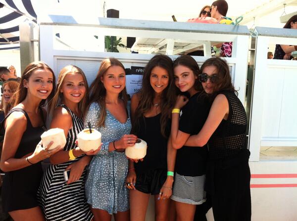 aleygreenblo's tweet photo. My girls http://t.co/EjAQyfNmmB