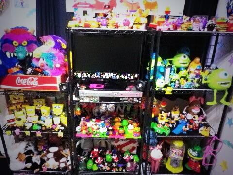 madxicexcreamz's tweet photo. 同じおもちゃなのに棚と部屋の雰囲気でこんなにも変わる♡これからもおもちゃ増えてくの楽しみです\( ˆoˆ )/♡
#なんかいいなって思ったらRT  
#少しでも気になったらRT 
#トイストーリー部屋
#相互希望 
#TOYのお部屋 http://t.co/1AfzBYp3ne