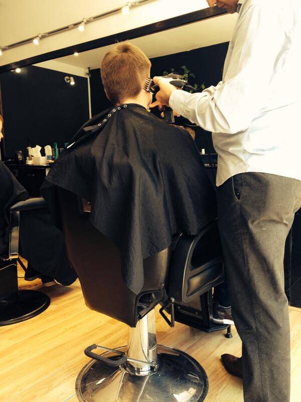 It's my birthday and I'm sitting watching this fella get his hair cut 👱💩
