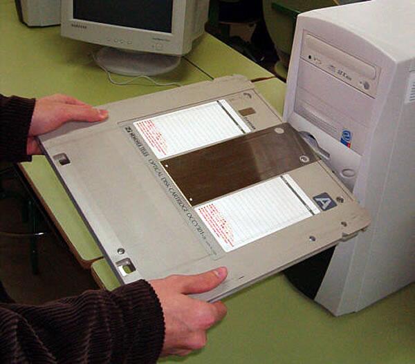 iasobackup's tweet photo. Remember this? Do you know what the capacity of this Optical Disk Cartridge is? http://t.co/ymufYO33js
