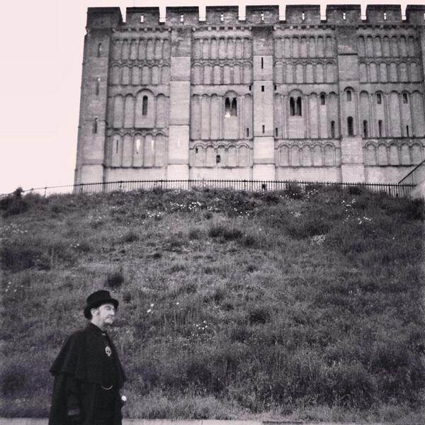 Starry_Scandi's tweet photo. Spooky Norwich castle #norwich http://t.co/HVIiTEfLk7