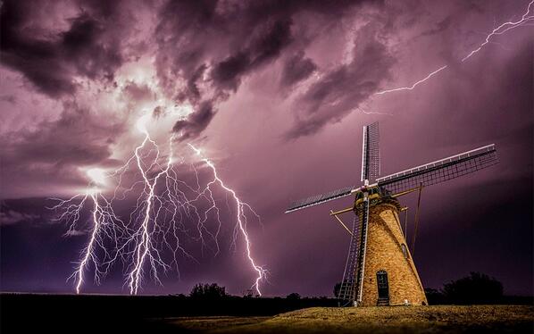 MiguelMorenatti's tweet photo. Brutal una de las últimas fotos de Craig Eccles, el fotógrafo australiano cazador de tormentas. http://t.co/nC7gt0Z21z