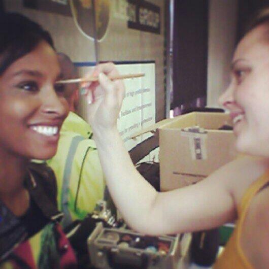 SbShezzy's tweet photo. Gtin my make up done for my photo shoot #headShoot http://t.co/3IIuvqaywt