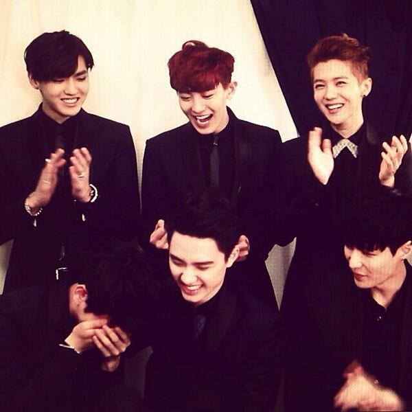 xiu90min's tweet photo. 뜨순엑 다큐에서 남는거라곤 모카빵?... 큥이 취권? 누가 엑소컷 올려주겠지 http://t.co/2aMfzrTtBv