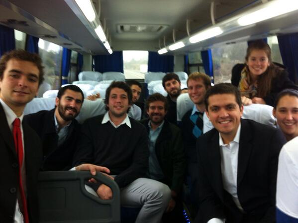 Representantes de Reñaca Más Alto rumbo a stgo a la premiación Young Leader Award de @Scotiabank_CL