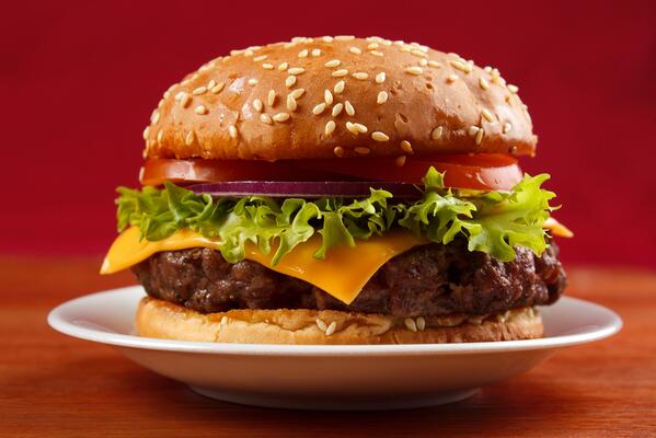 "Mam, omdat het zondag moederdag is zorgen wij voor het eten." #moederdag #hamburger #yildriz