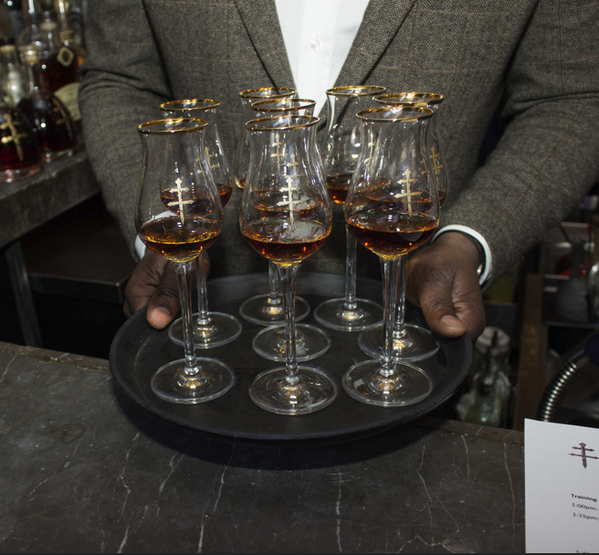 DusseCognac's tweet photo. The glass is always half full. http://t.co/C9dO0tOkjO