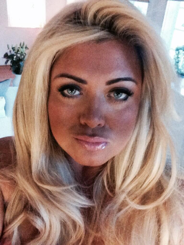Gemma Collins On Twitter Friday Night Tanned And Ready To Parddyyyy Have Fun Tweeps Xxx Tan Blonde Pink Lips Xxx Http T Co 0ypxhgti1d