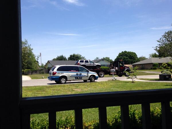 jamieleababy's tweet image. So apparently I can&apos;t back up 👏😕🚘 #backupfail #stupidjeep