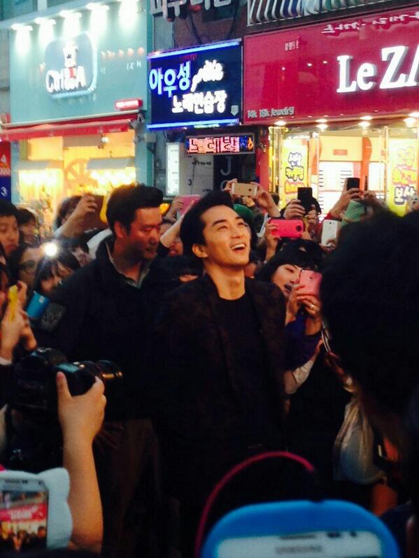 93hyeming's tweet photo. 마녀사냥본방사수끗ㅎㅎㅎ
엊그제는라스에서 어제는눈앞에서 오늘은마녀사냥에서ㅠㅠㅠㅠ
송승헌없인못살아ㅠㅠ♡♡ 
@SongSH 🙈🙊💕 http://t.co/a7YHCN6pWp