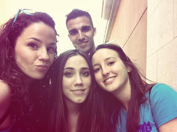 ClaudiaCopovi's tweet photo. El equipo jumpers se dirige después de su hasaña majestuosa a la penya #SP2014 @claucm15 @martabellmunt #TtAlbert http://t.co/FfMSjgoPcO