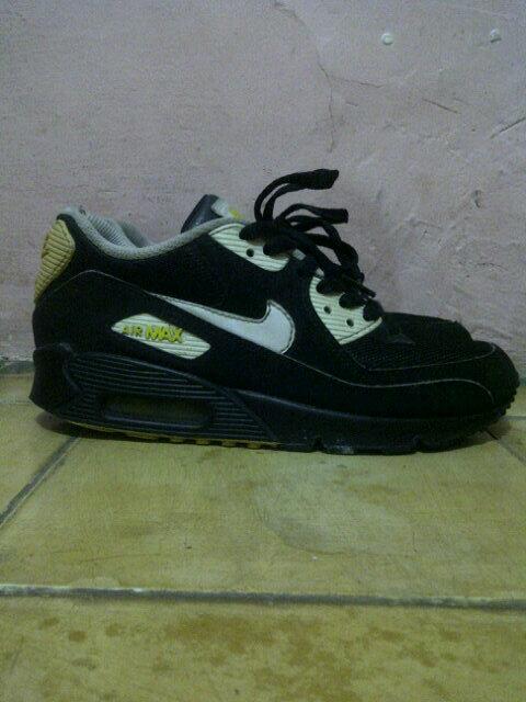 Bantu ane bro mau jual sepatu <a href="/kickSolution/">kicksolution</a> (2nd) nike airmax kondisi 95% no box size 36,5 minat invite 2606a510