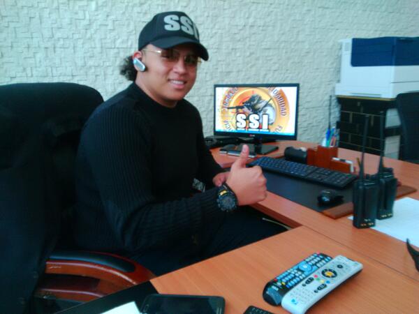 jonathanlinoter's tweet photo. En mi oficina. Full! Trabajo #Snipsegin http://t.co/obaJD9V0HP