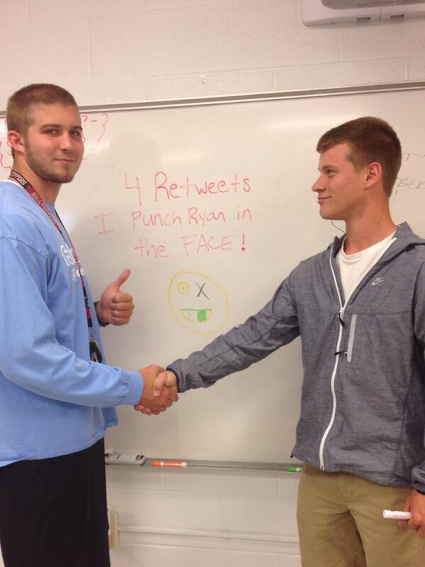 Brennan_M13's tweet photo. Let's go!!! Everyone right now! HELP ME OUT! http://t.co/v6jV4ahXYR