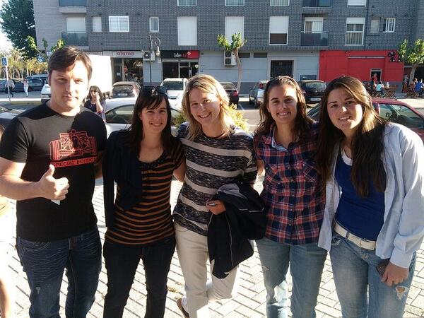 UDAldaiaCF_Fem's tweet photo. Apunto de  entrar a la Gala del Deporte de aldaia. Que guapas nuestras xicas! http://t.co/yO394FjzV7