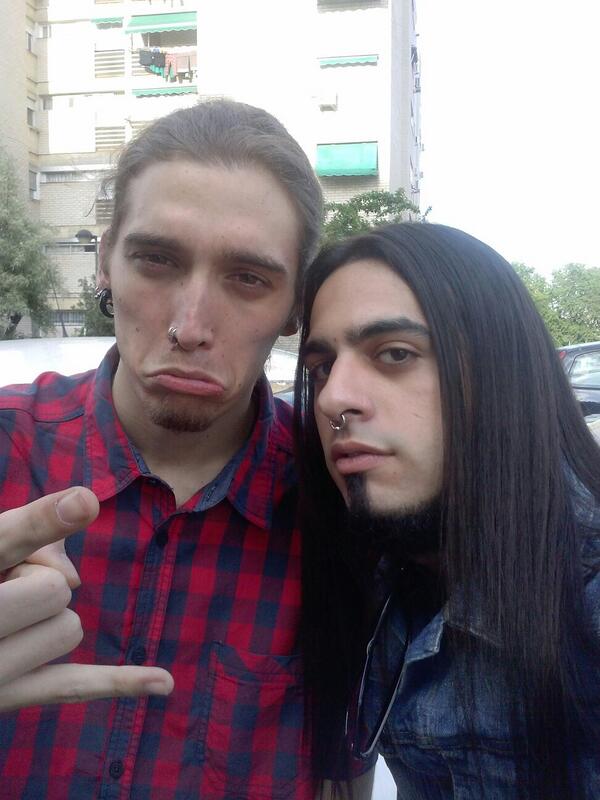 AngelDusk_BH's tweet photo. Preconcierto http://t.co/6OelKUbv03